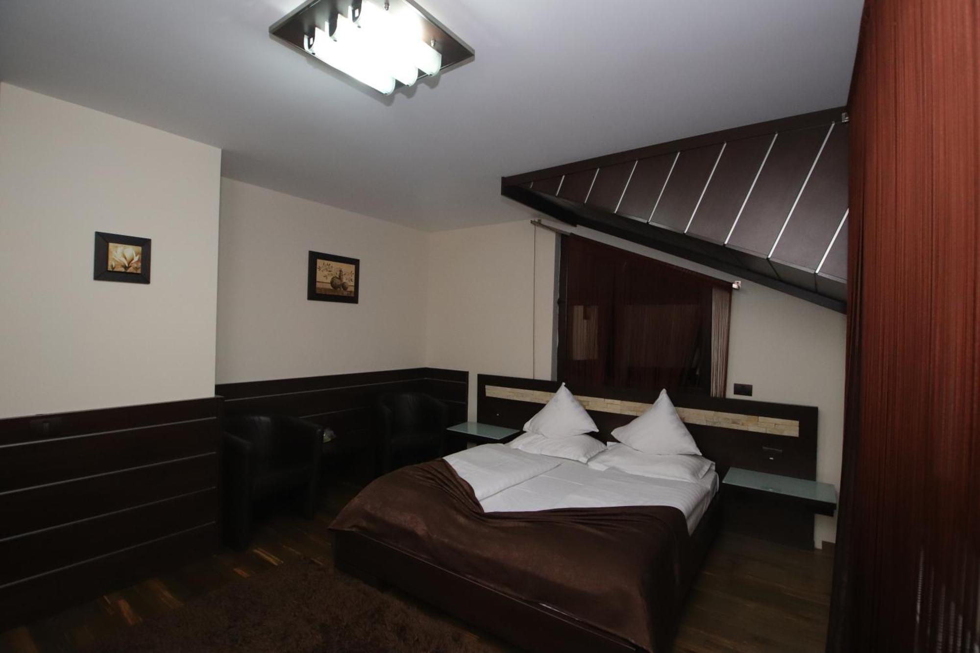 Hotel Complex Cochet Buşteni Zewnętrze zdjęcie