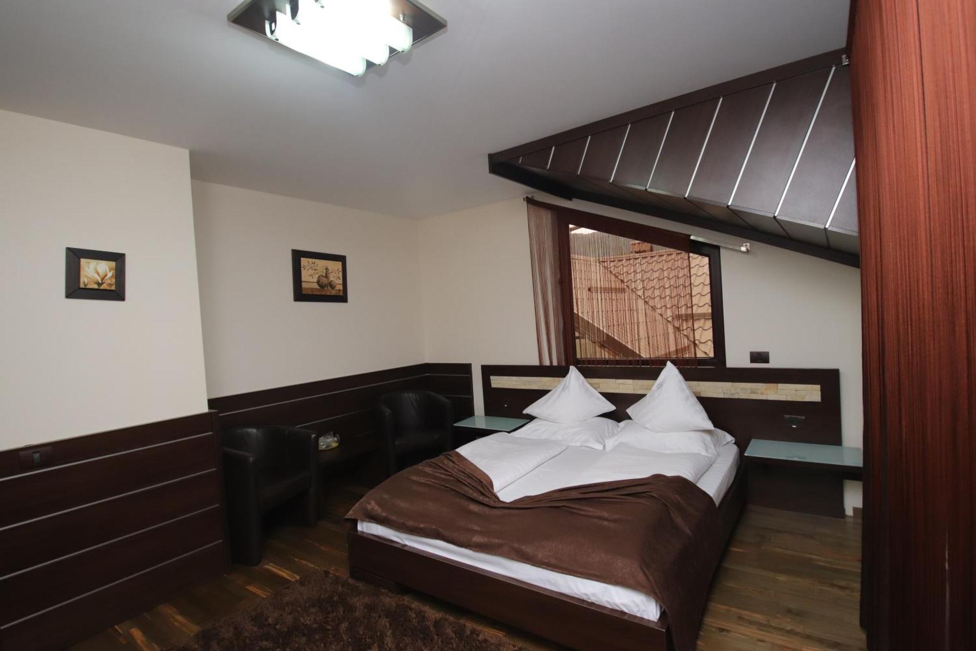 Hotel Complex Cochet Buşteni Zewnętrze zdjęcie