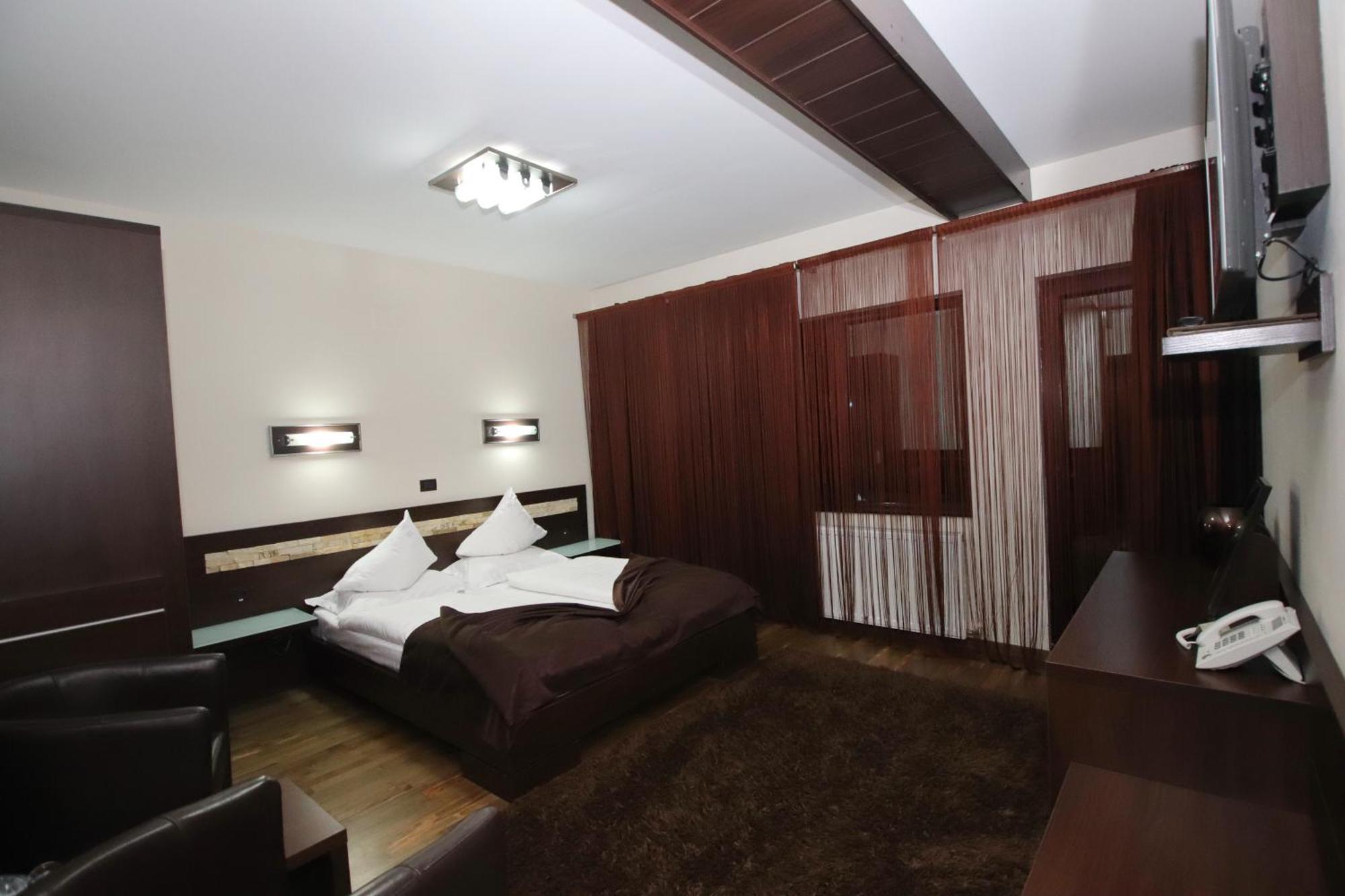 Hotel Complex Cochet Buşteni Zewnętrze zdjęcie
