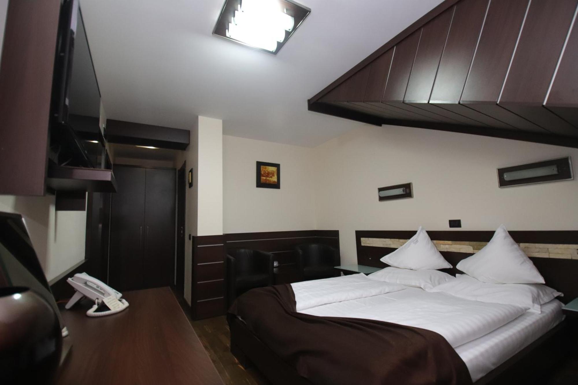 Hotel Complex Cochet Buşteni Zewnętrze zdjęcie